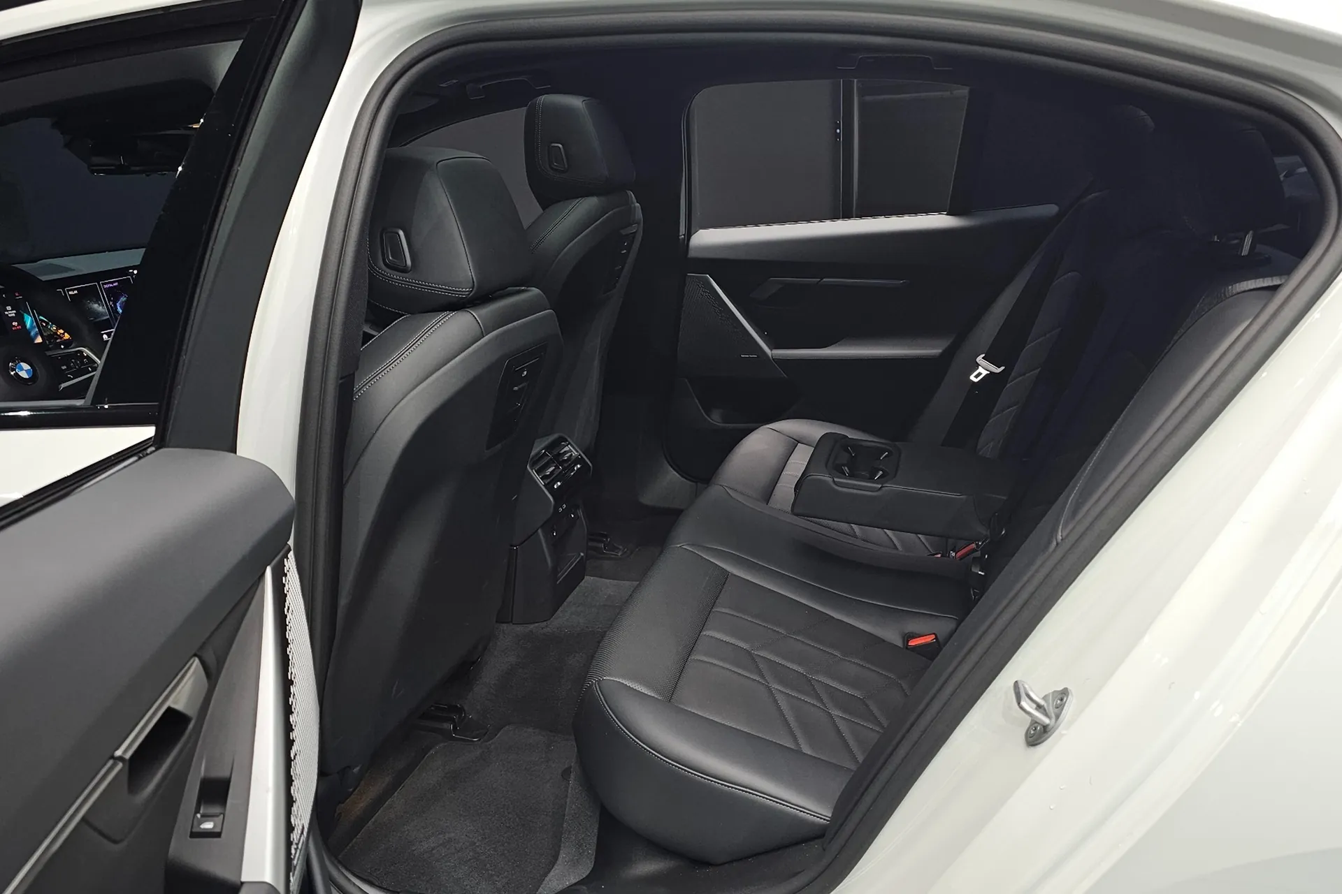 BMW 520i M Sport 2025 2.0 л 190 л.с Бензин, пробег 7 137 км, Белый, Задний привод, Автомат, авто из Германия, доставка по РФ