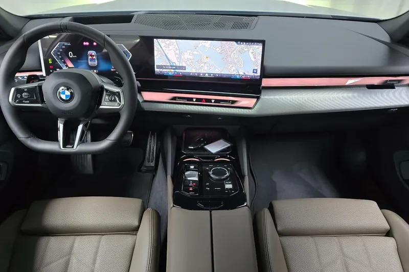 BMW 523d xDrive M Sportpaket 2025 2.0 л 197 л.с Дизель в продаже: Серый, Автомат, Полный привод, страна-производитель — Корея, доставка по РФ, фото 4