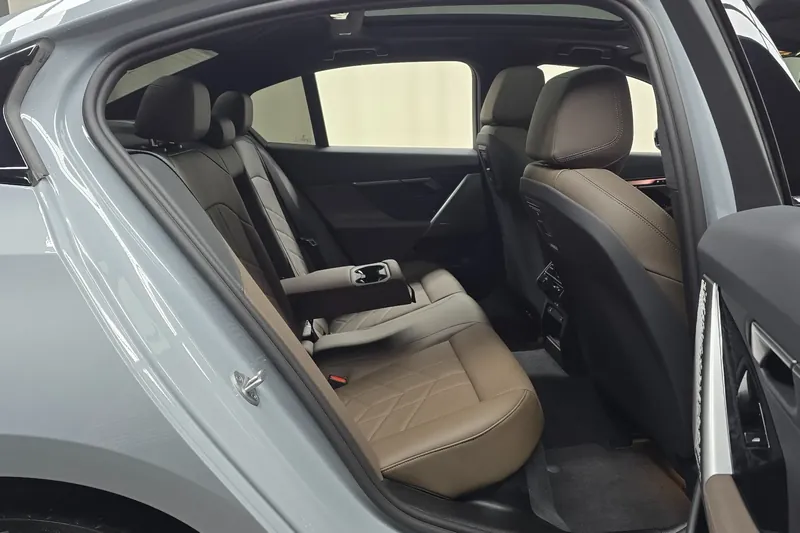 BMW 523d xDrive M Sportpaket 2025 2.0 л 197 л.с Дизель, коробка Автомат, привод Полный привод, автомобиль из Корея, доставка по России, фото 7