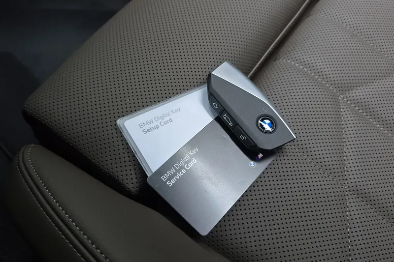 BMW 5 Series 523d xDrive M Sportpaket 2025, серый, фото 29