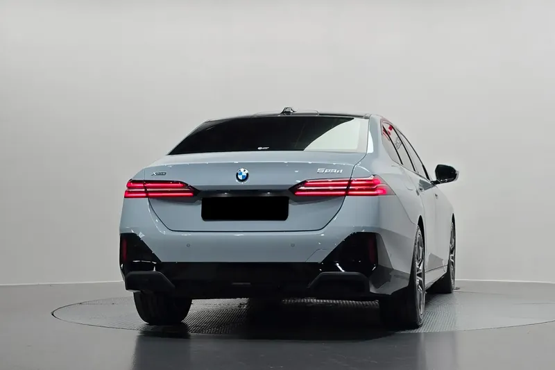 Купить BMW 523d xDrive M Sportpaket 2025 2.0 л 197 л.с Дизель, Серый, Автомат, Полный привод — авто из Корея, с доставкой по всей России, фото 3