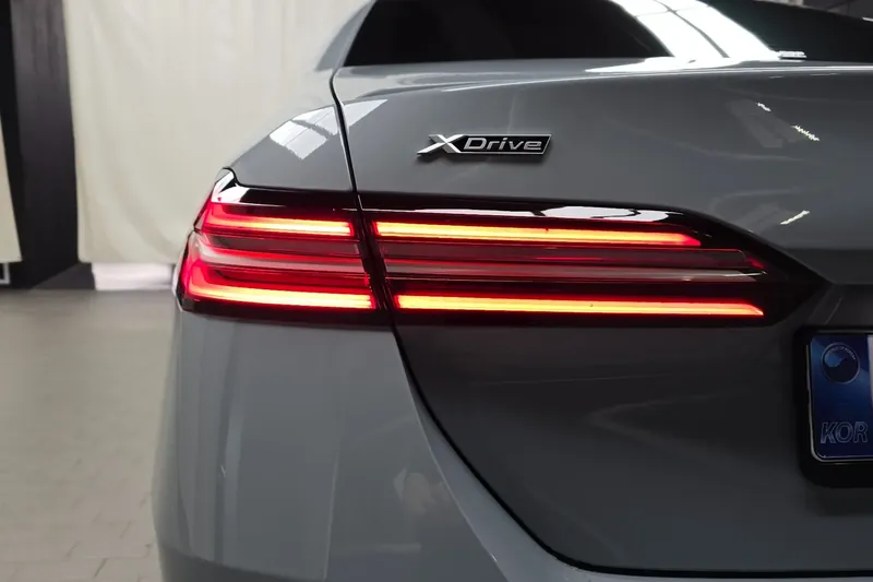 Оформить заказ на BMW 523d xDrive M Sportpaket 2026 2.0 л 197 л.с Дизель, коробка: Автомат, привод: Полный привод, доставка по России, салон в Москве, фото 14