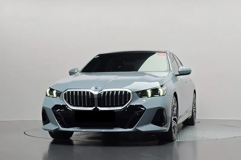 BMW 523d xDrive M Sportpaket 2025 2.0 л 197 л.с Дизель, новый авто, Полный привод, Автомат, цвет Серый, страна-производитель — Корея 5 Series 523d xDrive M Sportpaket - фото 2