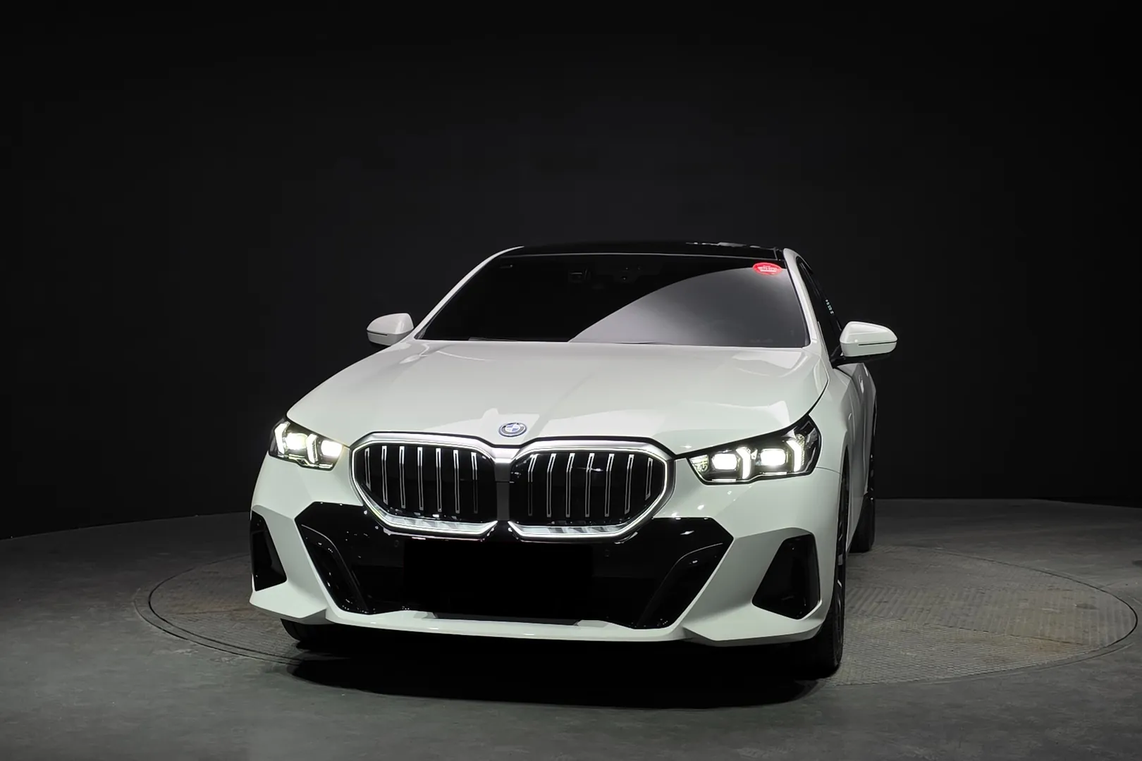 BMW 530e M Sport 2025 2.0 л 299 л.с Гибрид, новый авто, Задний привод, Автомат, цвет Белый, страна-производитель — Германия