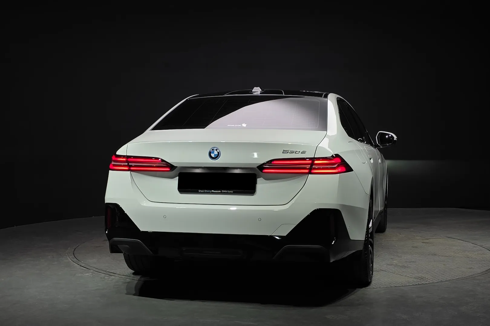 Купить BMW 530e M Sport 2025 2.0 л 299 л.с Гибрид, Белый, Автомат, Задний привод — авто из Германия, с доставкой по всей России