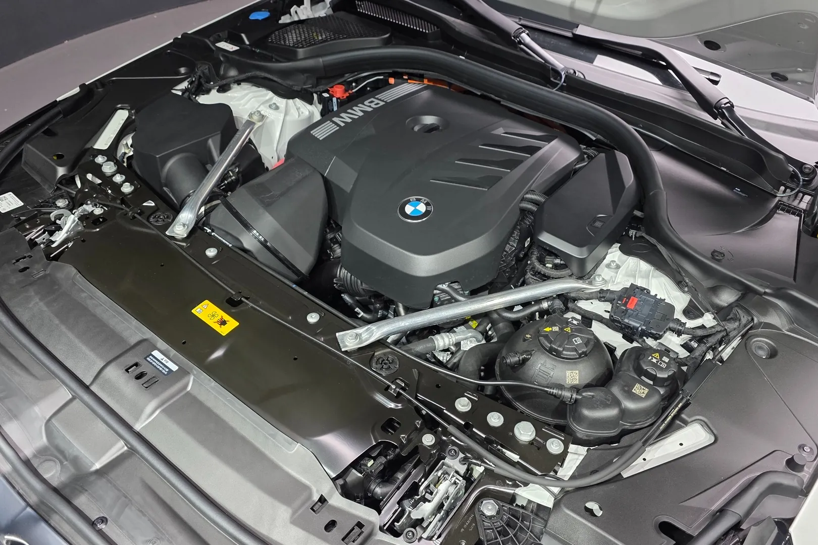 Доставка по РФ: BMW 530e M Sport 2025 2.0 л 299 л.с Гибрид, Белый, пробег 537 км, Задний привод, Автомат, осмотр возможен в Москве