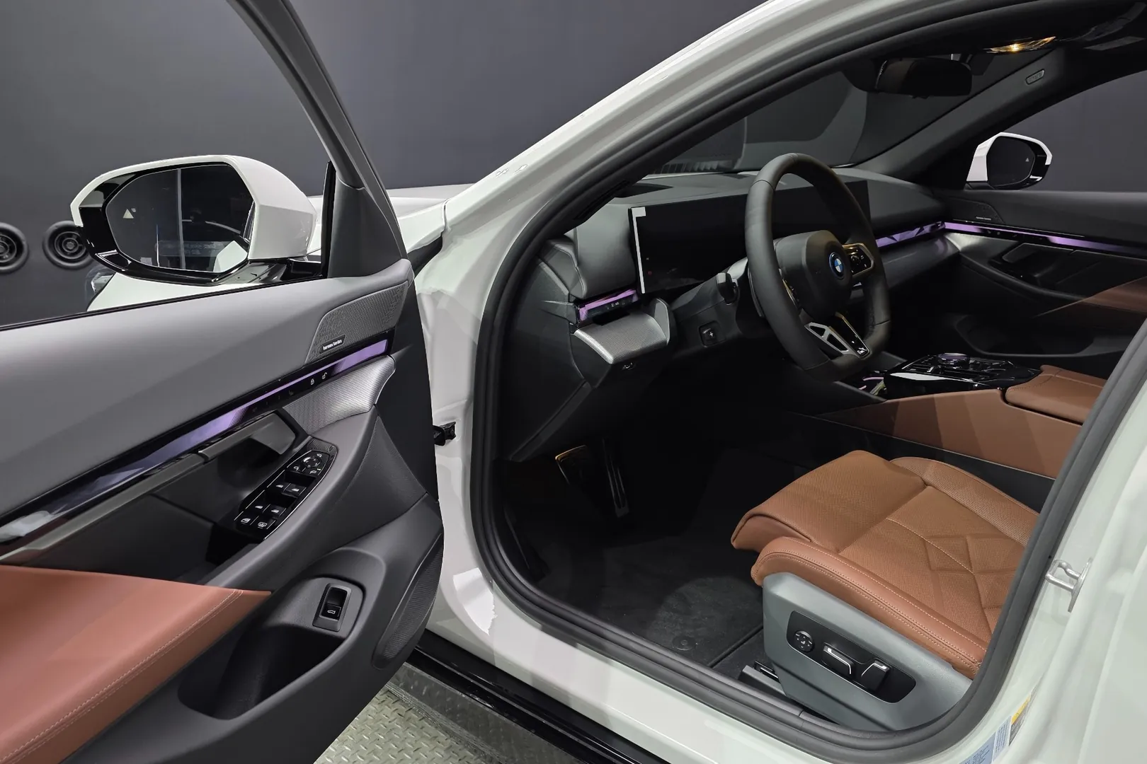 Выбор покупателей — BMW 530e M Sport 2025 2.0 л 299 л.с Гибрид, пробег 537 км, Белый, привезён из Германия, доставка по РФ