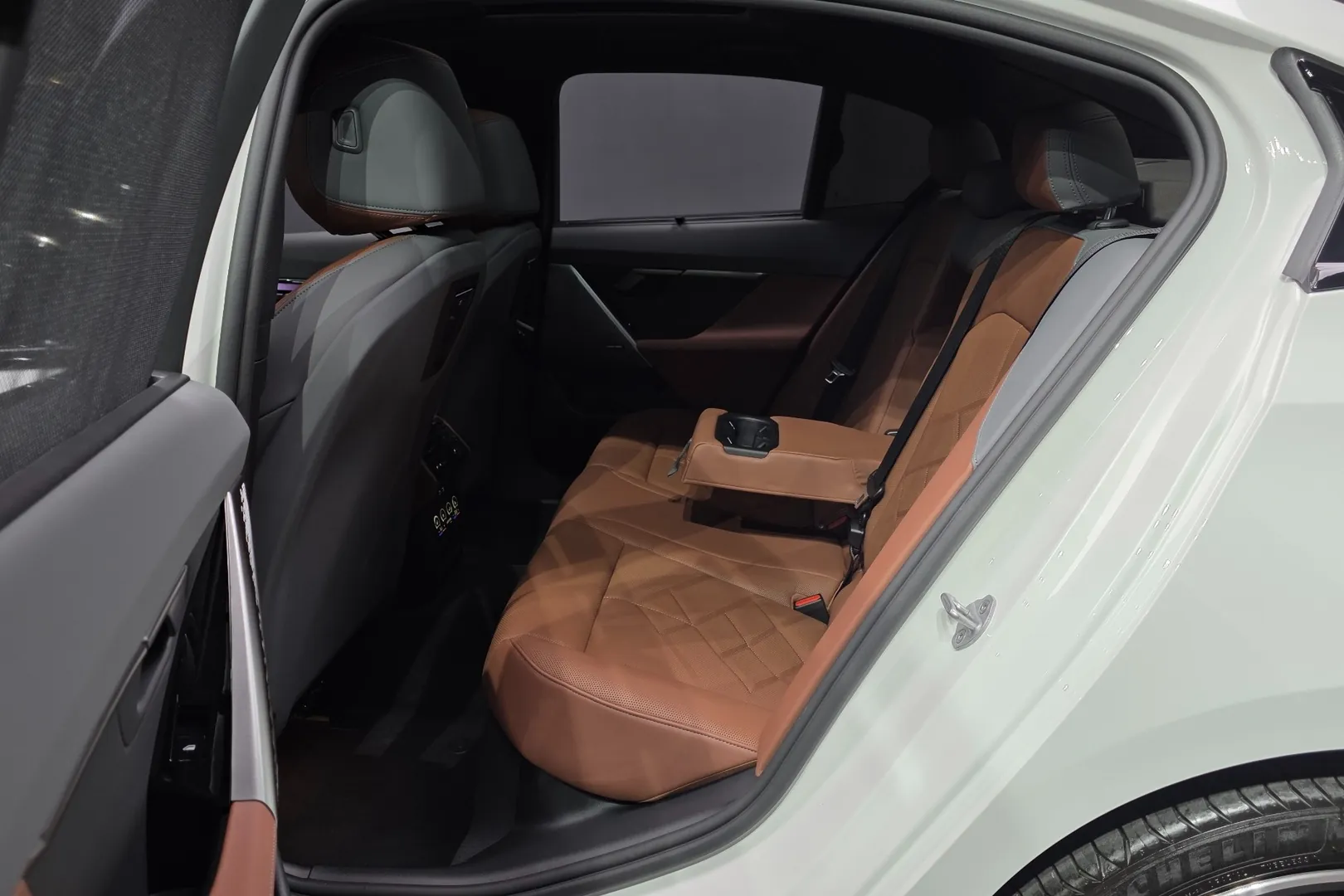 Надёжный BMW 530e M Sport 2025 2.0 л 299 л.с Гибрид с двигателем 2,0 л, Белый, пробег 537 км, Автомат, поставка из Германия