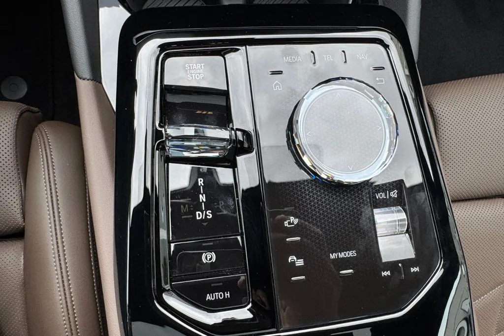 BMW 530e M 2025 2.0 л 295 л.с Гибрид, пробег 4 103 км, Серый цвет, коробка Автомат, привод Задний привод, авто из Германия