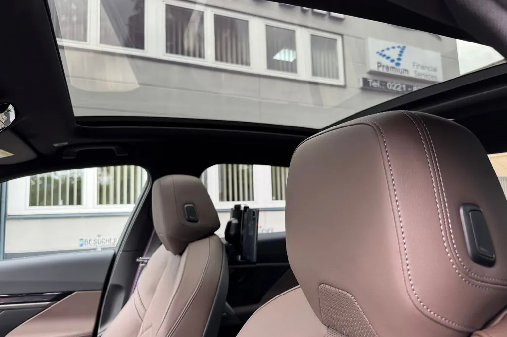 Доступен к заказу BMW 530e M 2025 2.0 л 295 л.с Гибрид: Серый, коробка Автомат, привод Задний привод, осмотр и тест-драйв в Москве