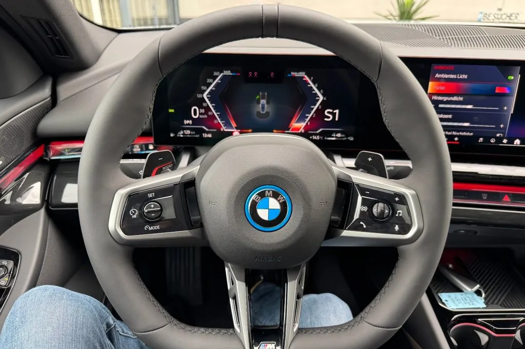 BMW 530e M 2025 2.0 л 295 л.с Гибрид, пробег 4 103 км, Серый, Задний привод, Автомат, авто из Германия, доставка по РФ