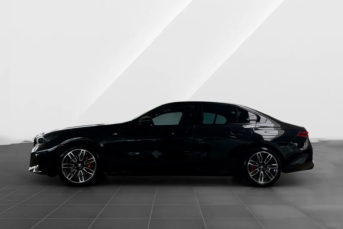 Выбор покупателей — BMW 540d xDrive L 2025 3.0 л 340 л.с Дизель, пробег 25 457 км, Белый, привезён из Германия, доставка по РФ