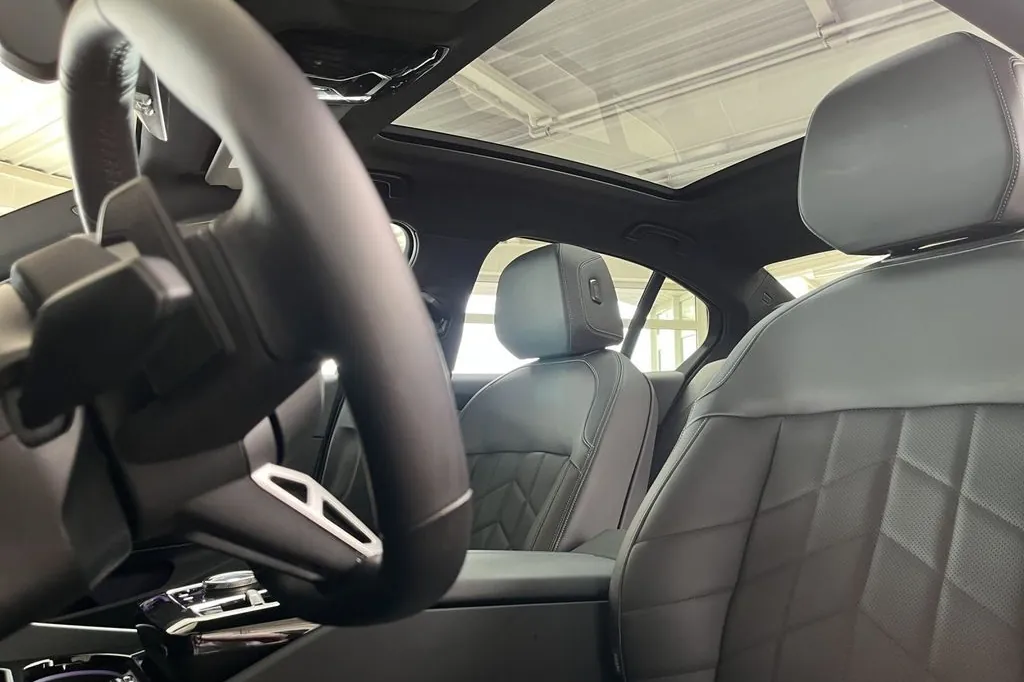 Надёжный BMW 540d xDrive L 2025 3.0 л 340 л.с Дизель с двигателем 3,0 л, Белый, пробег 25 457 км, Автомат, поставка из Германия