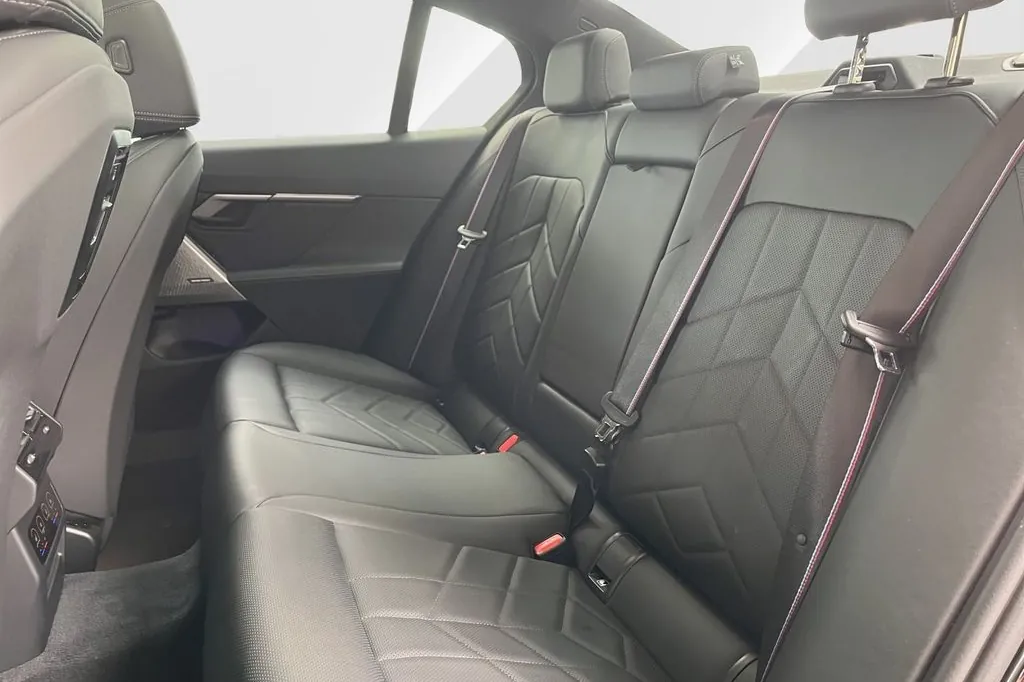 Новый BMW 540d xDrive L 2025 3.0 л 340 л.с Дизель в кузове Белый, коробка — Автомат, привод — Полный привод, страна производства — Германия