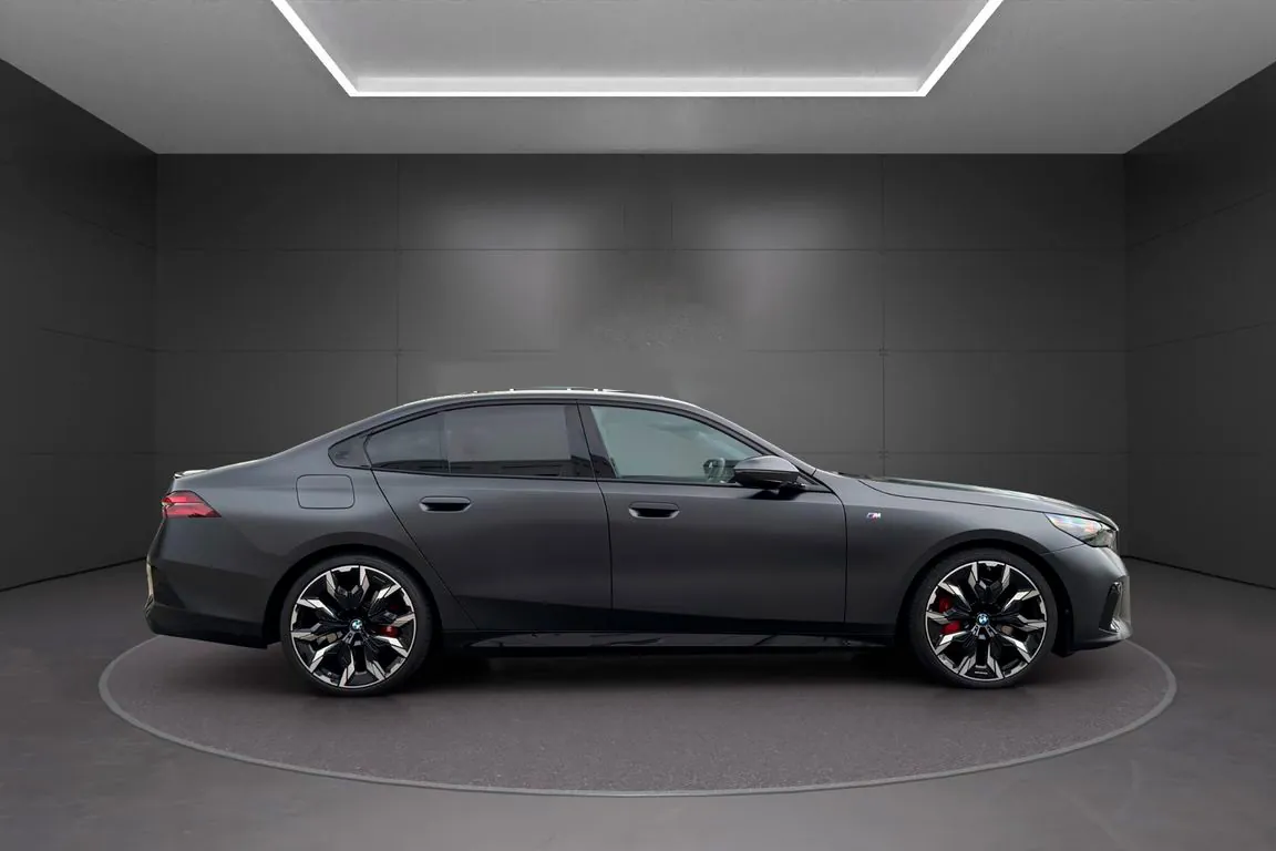 BMW 540d xDrive M 2025 3.0 л 299 л.с Дизель, коробка Автомат, привод Полный привод, автомобиль из Германия, доставка по России