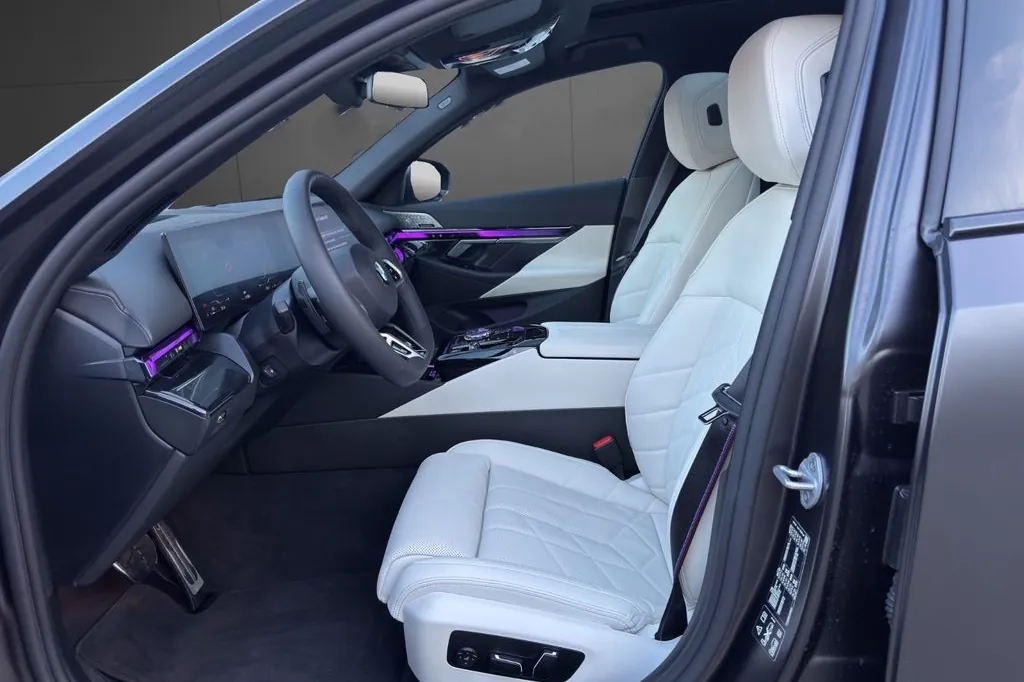 Автомобиль BMW 540d xDrive M 2025 3.0 л 299 л.с Дизель, Серый, пробег 6 000 км, производство — Германия, доставка по РФ