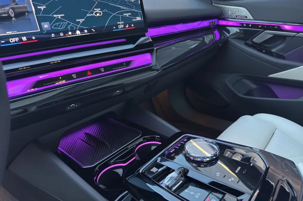 Оформить заказ на BMW 540d xDrive M 2025 3.0 л 299 л.с Дизель, коробка: Автомат, привод: Полный привод, доставка по России, салон в Москве