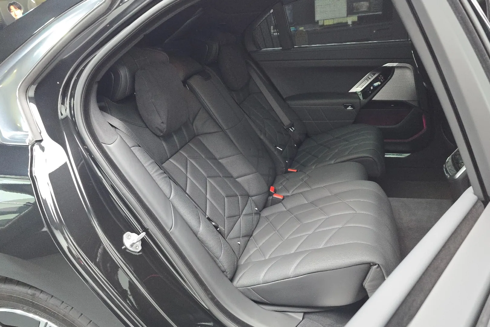 Надёжный BMW 7 Series 740i xDrive M Sport 2026 3.0 л 381 л.с Бензин с двигателем 3,0 л, Чёрный, пробег 4 124 км, Автомат, поставка из Корея, фото 8