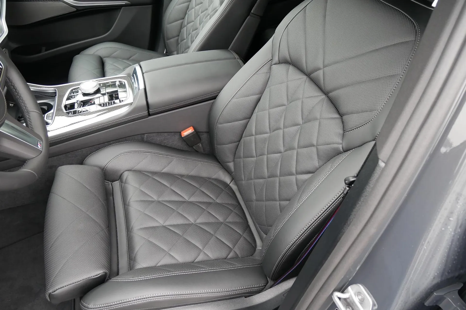 Купить BMW BMW X5 40d xDrive M Sport 2026 3.0 л 352 л.с Дизель с минимальным пробегом 10 км, Серый, доставим из Германия в любой город РФ