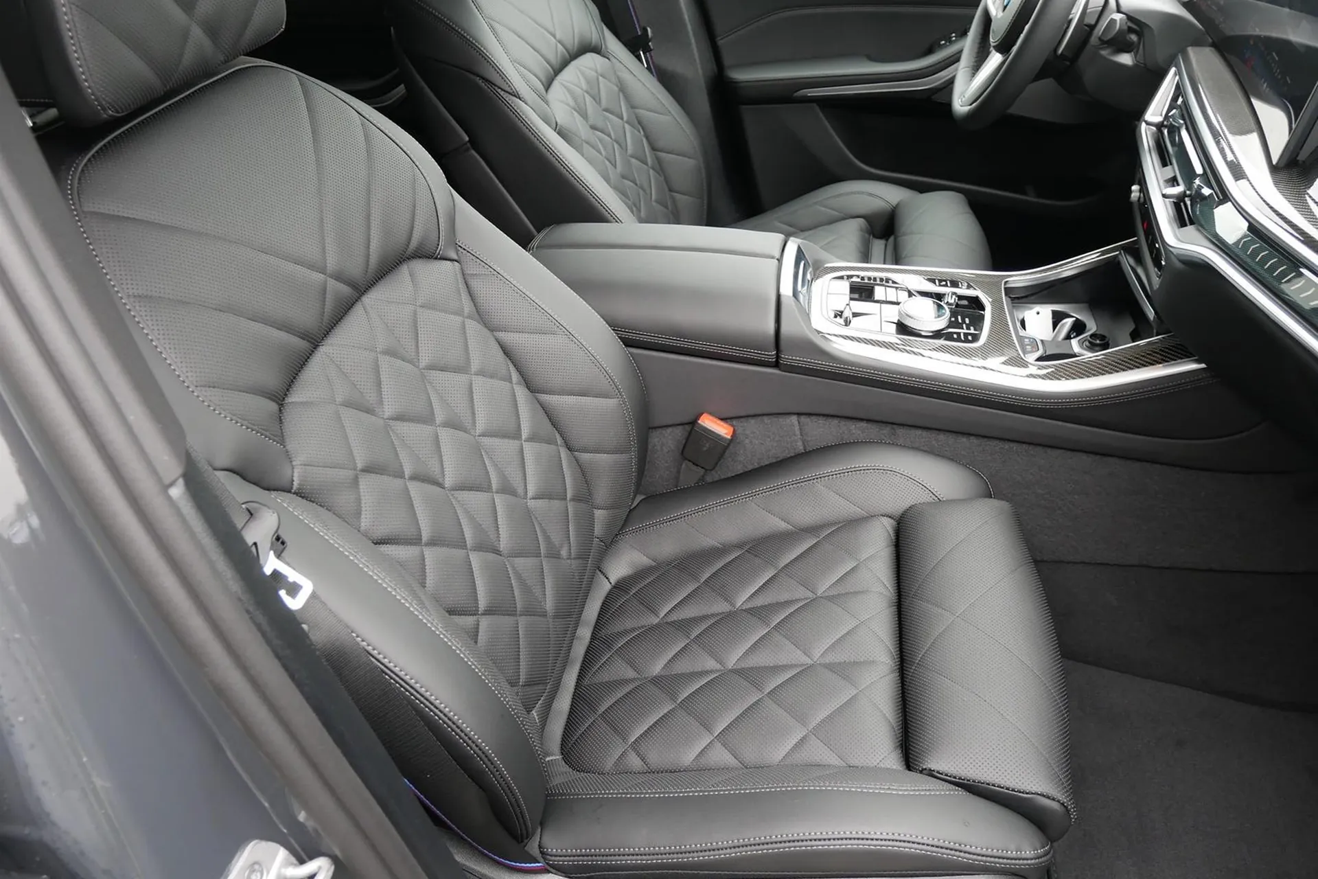 Оформить заказ на BMW BMW X5 40d xDrive M Sport 2026 3.0 л 352 л.с Дизель, коробка: Автомат, привод: Полный привод, доставка по России, салон в Москве