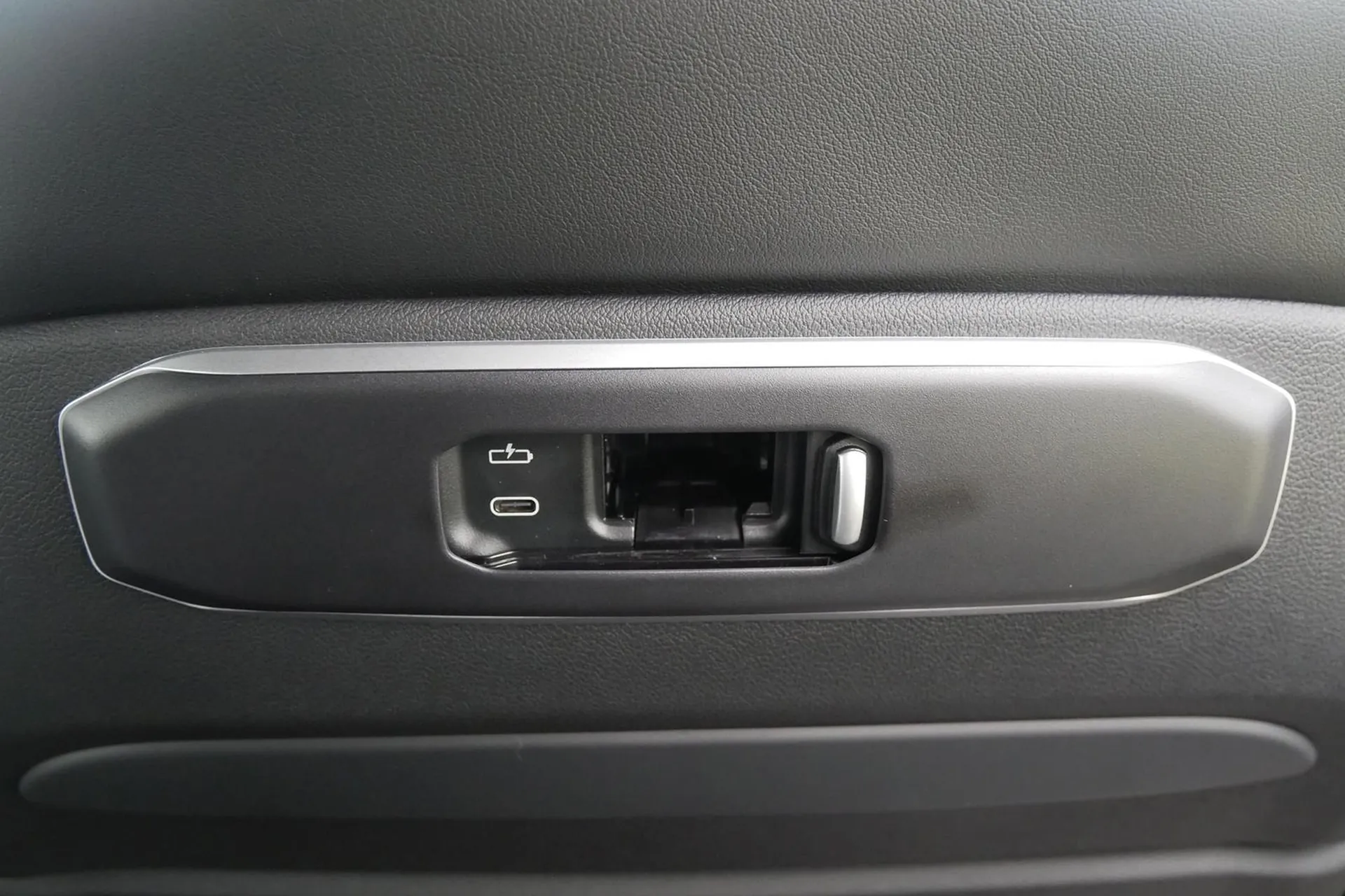 BMW BMW X5 40d xDrive M Sport 2026 3.0 л 352 л.с Дизель, пробег 10 км, цвет кузова Серый, тип трансмиссии Автомат, привод Полный привод, из Германия