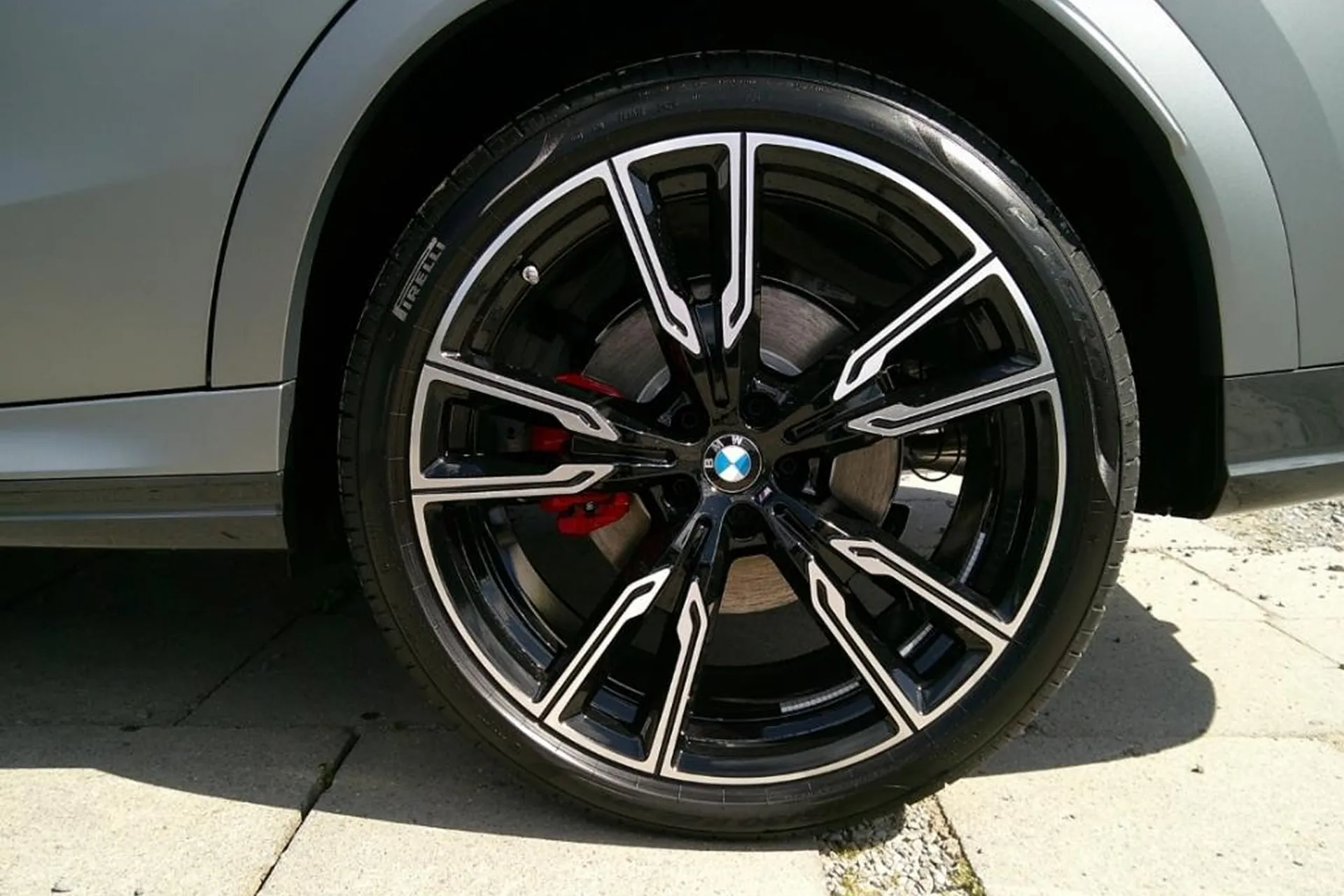 Купить BMW BMW X6 40d xDrive M Sport Pro 2025 3.0 л 340 л.с Дизель с минимальным пробегом 1 000 км, Серый, доставим из Германия в любой город РФ