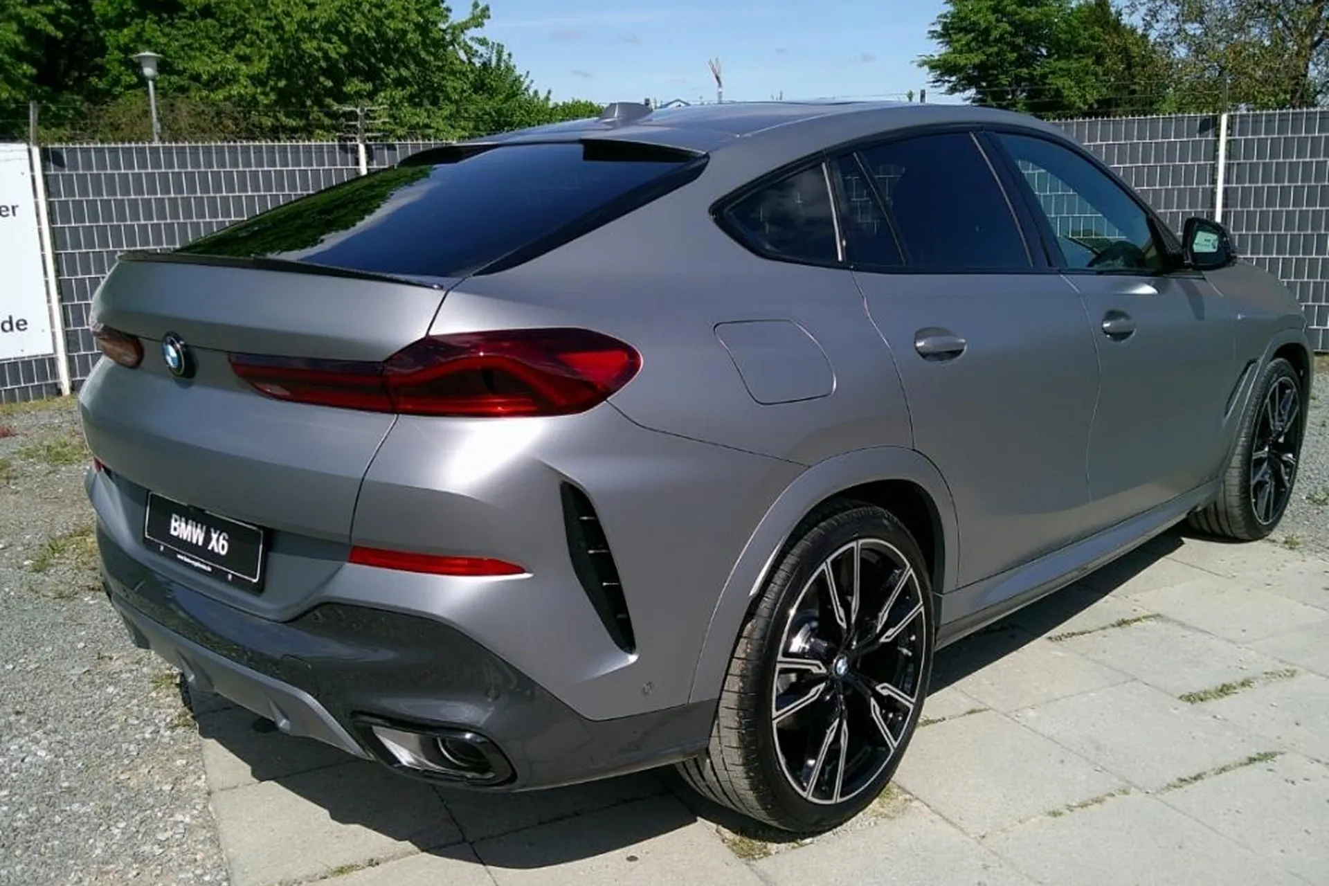 Заказать BMW BMW X6 40d xDrive M Sport Pro 2025 3.0 л 340 л.с Дизель с пробегом 1 000 км, Автомат, Полный привод, цвет Серый, поставка из Германия, доставка по РФ