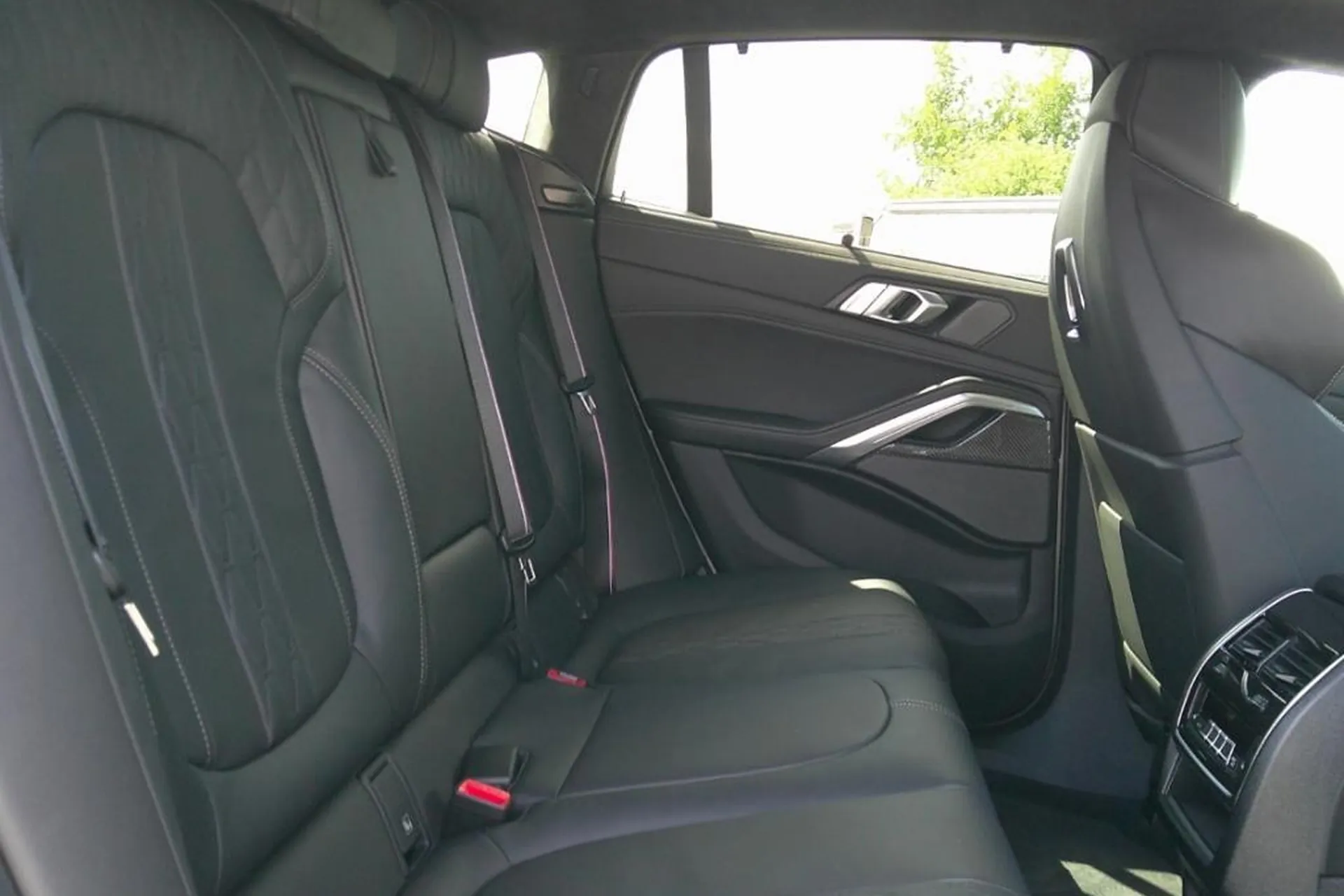 Надёжный BMW BMW X6 40d xDrive M Sport Pro 2025 3.0 л 340 л.с Дизель с двигателем 3,0 л, Серый, пробег 1 000 км, Автомат, поставка из Германия