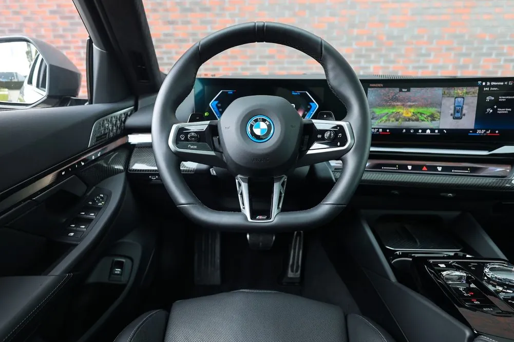 Автомобиль BMW Cерии-5 2025 3.0 л 489 л.с Гибрид, Серый, пробег 9 107 км, производство — Германия, доставка по РФ