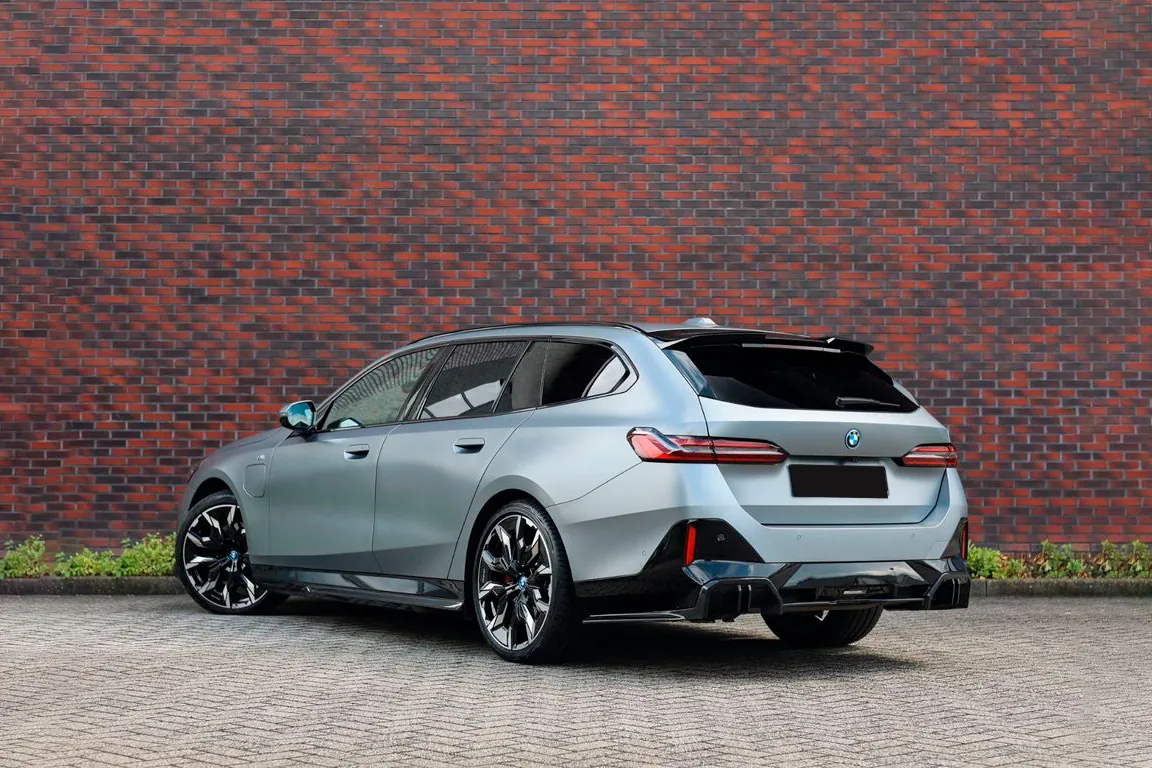 Купить BMW Cерии-5 2025 3.0 л 489 л.с Гибрид, Серый, Автомат, Полный привод — авто из Германия, с доставкой по всей России