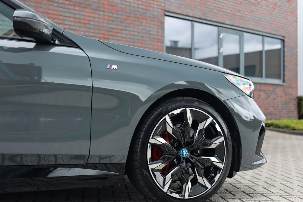 BMW Cерии-5 2025 3.0 л 489 л.с Гибрид, коробка Автомат, привод Полный привод, автомобиль из Германия, доставка по России