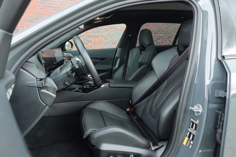 Надёжный BMW Cерии-5 2025 3.0 л 489 л.с Гибрид с двигателем 3,0 л, Серый, пробег 9 107 км, Автомат, поставка из Германия