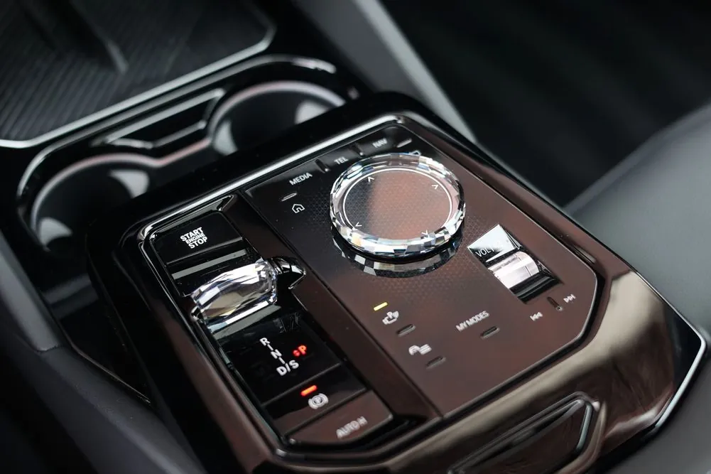 BMW Cерии-5 2025 3.0 л 489 л.с Гибрид, пробег 9 107 км, Серый цвет, коробка Автомат, привод Полный привод, авто из Германия