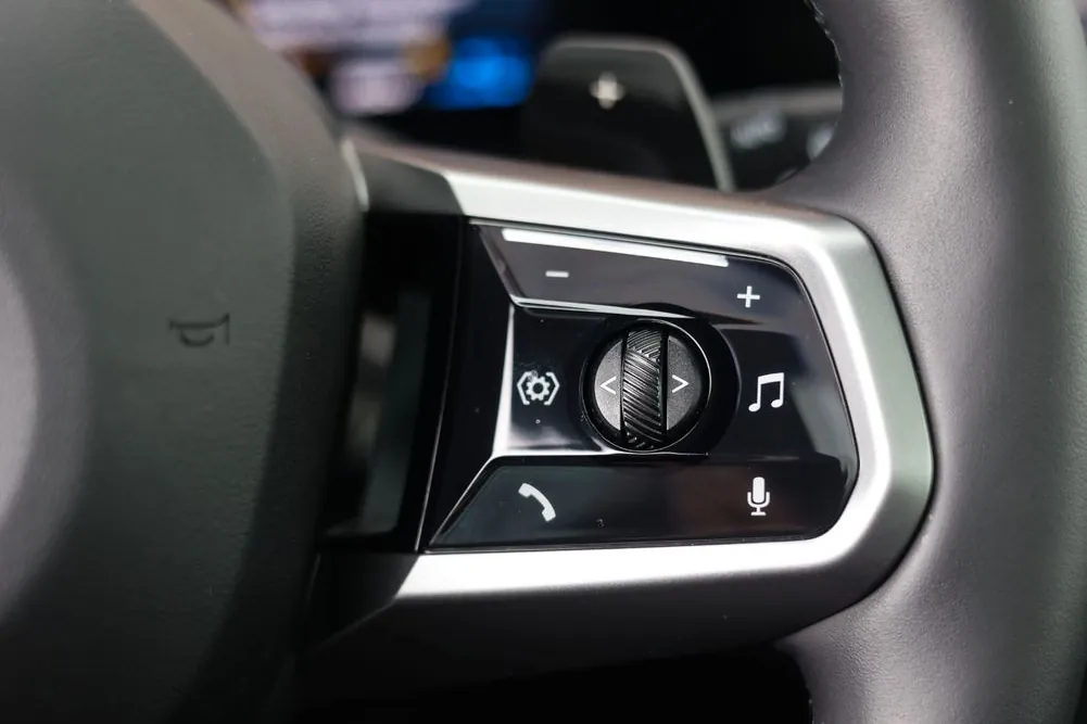 Новый BMW Cерии-5 2025 3.0 л 489 л.с Гибрид в кузове Серый, коробка — Автомат, привод — Полный привод, страна производства — Германия