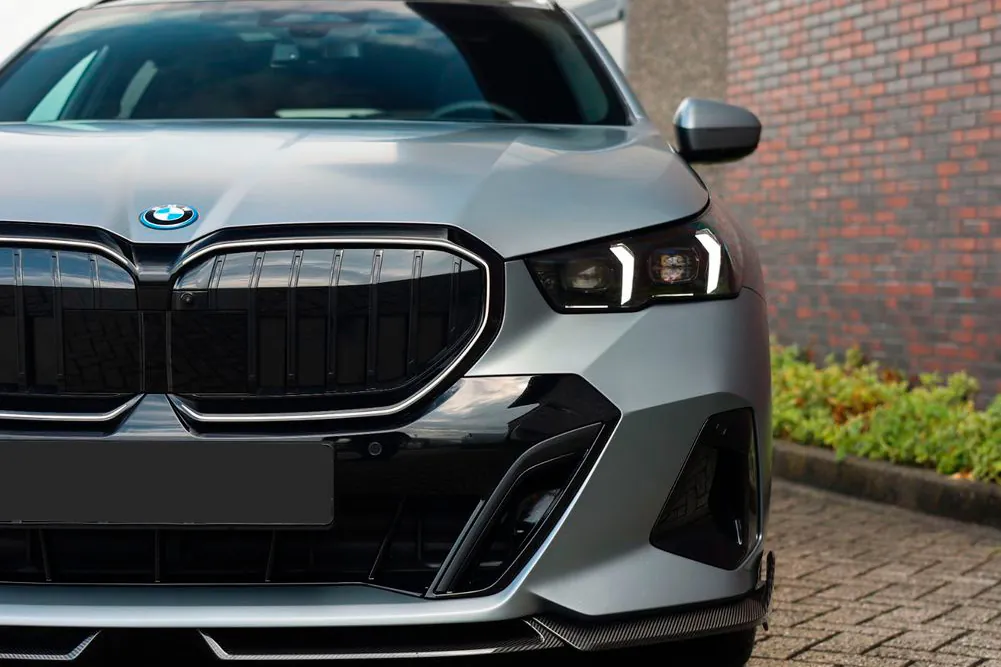 Новый BMW Cерии-5 2025 3.0 л 489 л.с Гибрид: Полный привод, Серый, коробка — Автомат, привезён из Германия, доставка по регионам