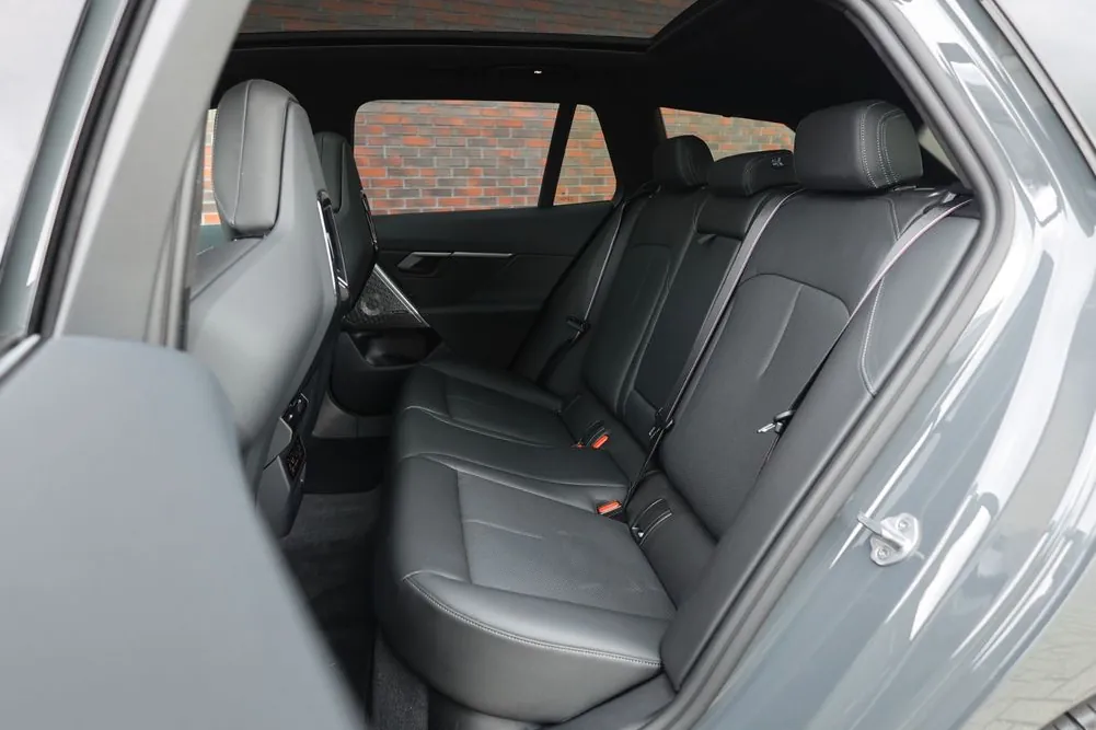 Купить BMW Cерии-5 2025 3.0 л 489 л.с Гибрид с доставкой: пробег 9 107 км, Серый, Автомат, Полный привод, поставка из Германия