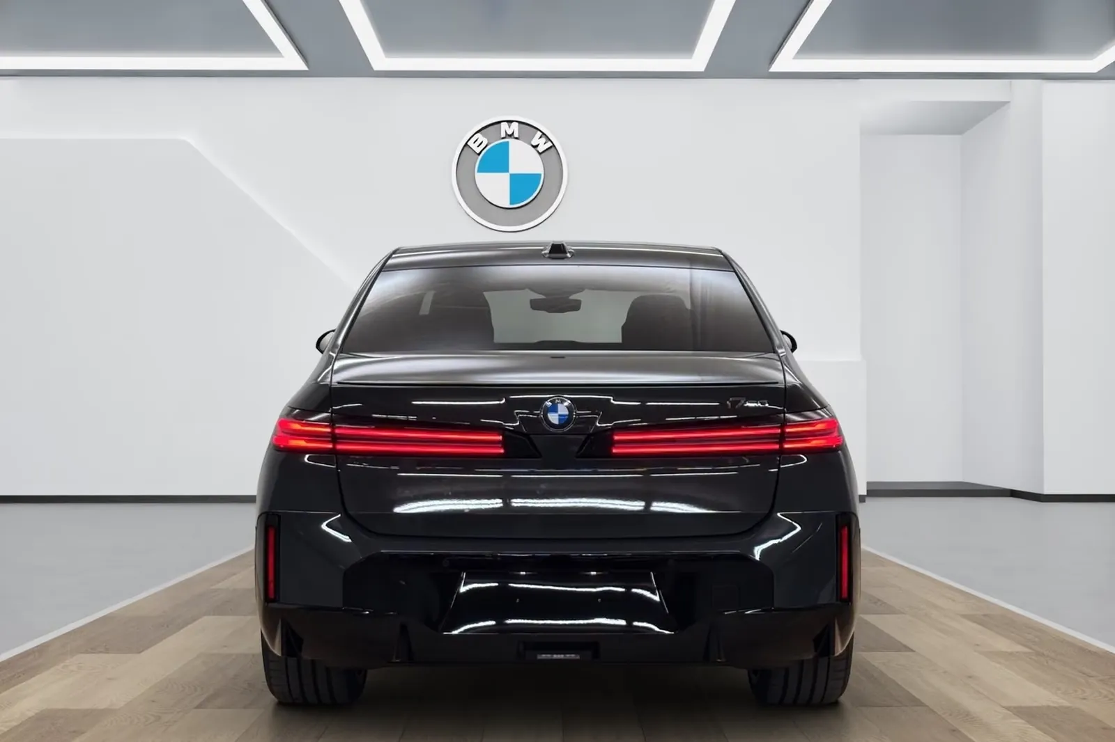 Заказать BMW i7 60 xDrive M Sport Pro 2026 0.0 л 544 л.с Электричество с пробегом 5 км, Автомат, Полный привод, цвет Серый, поставка из Германия, доставка по РФ i7 60 xDrive M Sport Pro - фото 3