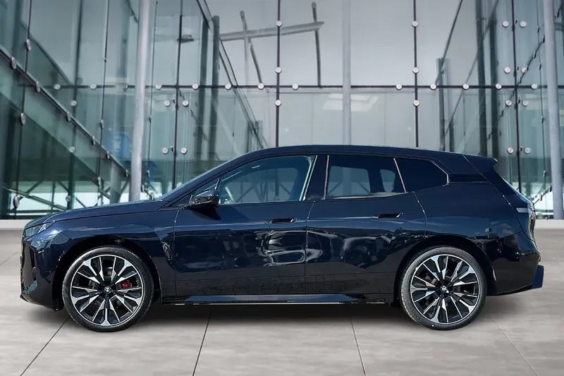 Заказать BMW iX xDrive 60, M Sport Pro 2026 0.0 л 544 л.с Электричество с пробегом 10 км, Автомат, Полный привод, цвет Чёрный, поставка из Германия, доставка по РФ iX xDrive 60, M Sport Pro - фото 3