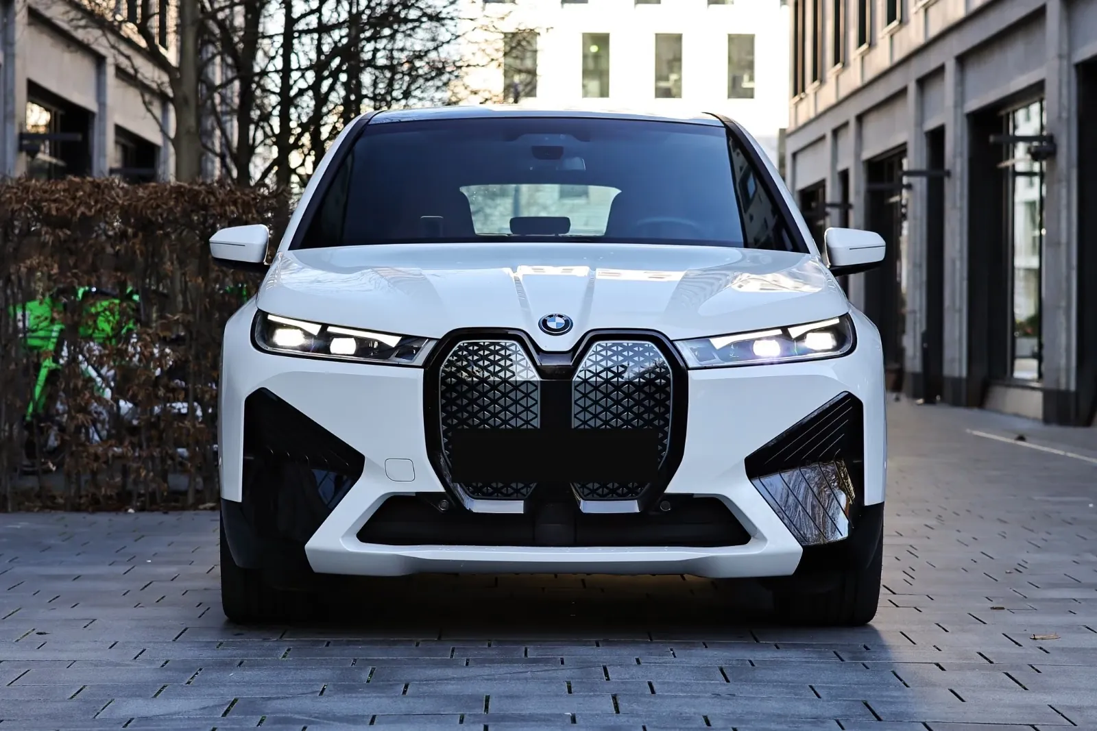 BMW iX xDrive 40 Sport 2026 0.0 л 326 л.с Электричество, новый авто, Полный привод, Автомат, цвет Белый, страна-производитель — Германия iX xDrive 40 Sport - фото 2