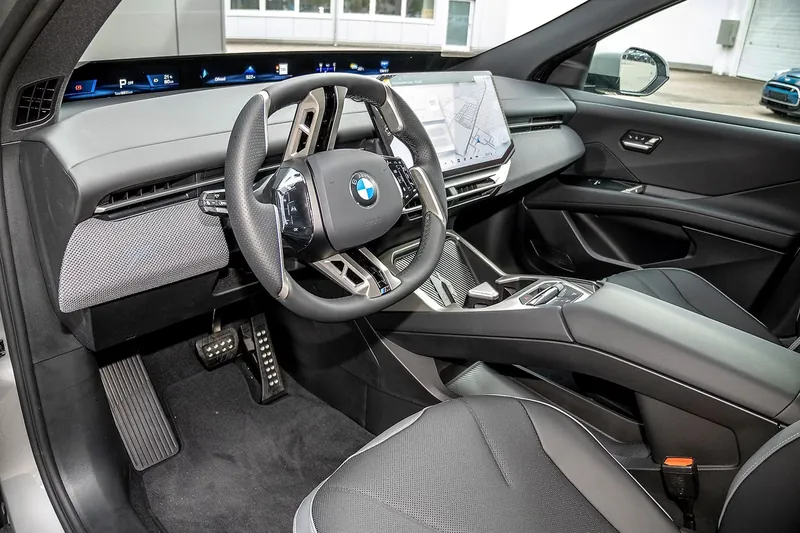 Заказать BMW iX3 40 2026 2026 0.0 л 320 л.с Электричество с пробегом 10 км, Автомат, Полный привод, цвет Серебристый, поставка из Германия, доставка по РФ iX3 40 2026 - фото 3