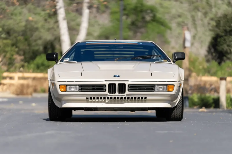 BMW M1 1979 3.5 л 277 л.с Бензин, новый авто, Задний привод, Механика, цвет Бежевый, страна-производитель — США M1 - фото 2