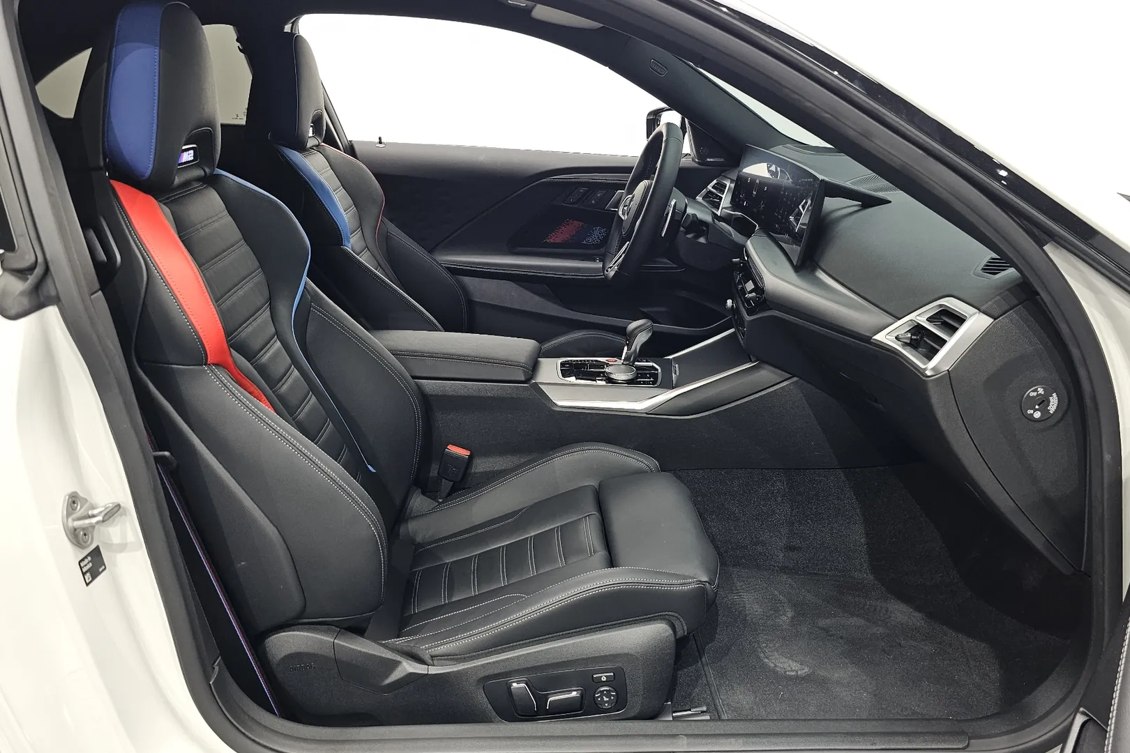 Заказать BMW M2 2025 3.0 л 460 л.с Бензин, Белый, Задний привод, Автомат — поставка из Германия, доставка по России и СНГ