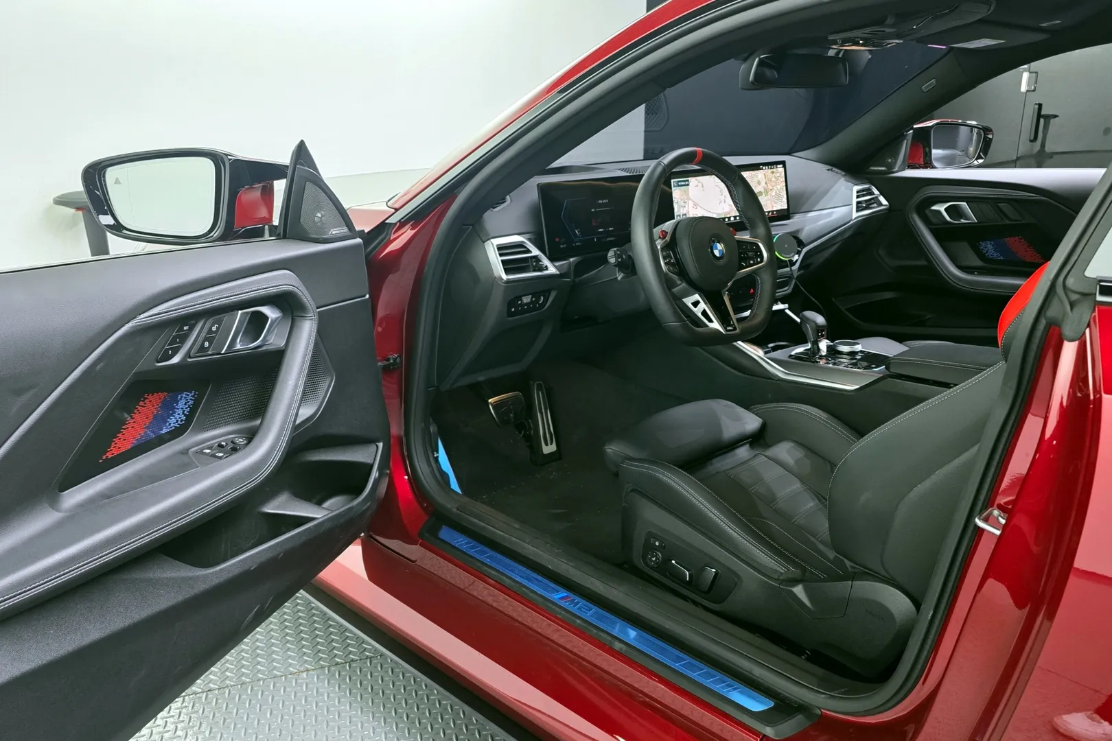 Новый BMW M2 2025 3.0 л 460 л.с Бензин: Задний привод, Красный, коробка — Автомат, привезён из Германия, доставка по регионам