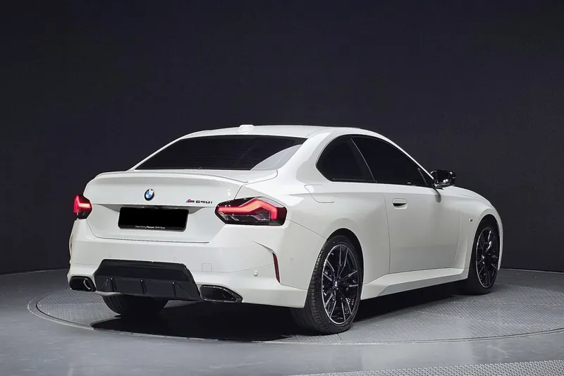 Заказать BMW M240i xDrive Coupe 2025 3.0 л 374 л.с Бензин с пробегом 11 483 км, Автомат, Полный привод, цвет Белый, поставка из Германия, доставка по РФ 2 Series M240i xDrive — фото 3
