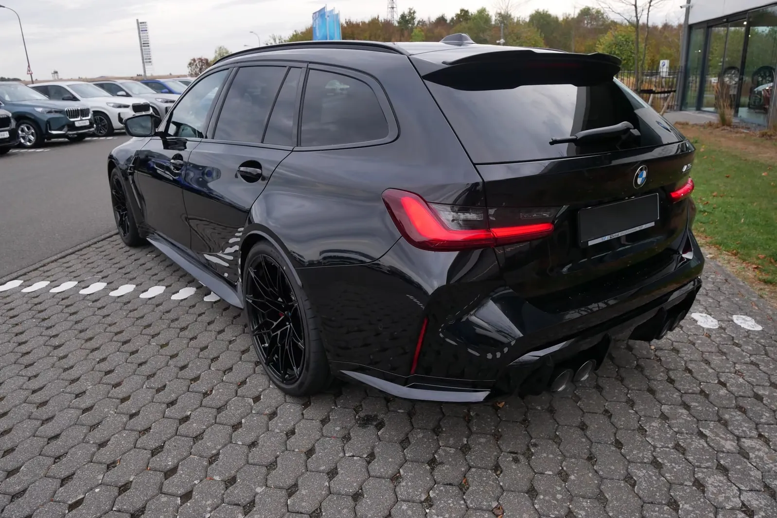 Заказать BMW M3 Touring xDrive Competition 2026 3.0 л 530 л.с Бензин с пробегом 10 км, Автомат, Полный привод, цвет Чёрный, поставка из Германия, доставка по РФ M3 Touring xDrive Competition - фото 3