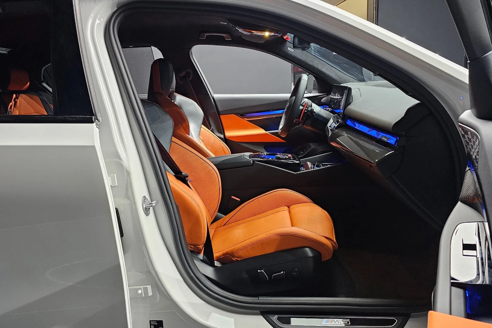 BMW M5 Sedan 2025 4.4 л 727 л.с Гибрид, коробка Автомат, привод Полный привод, автомобиль из Германия, доставка по России