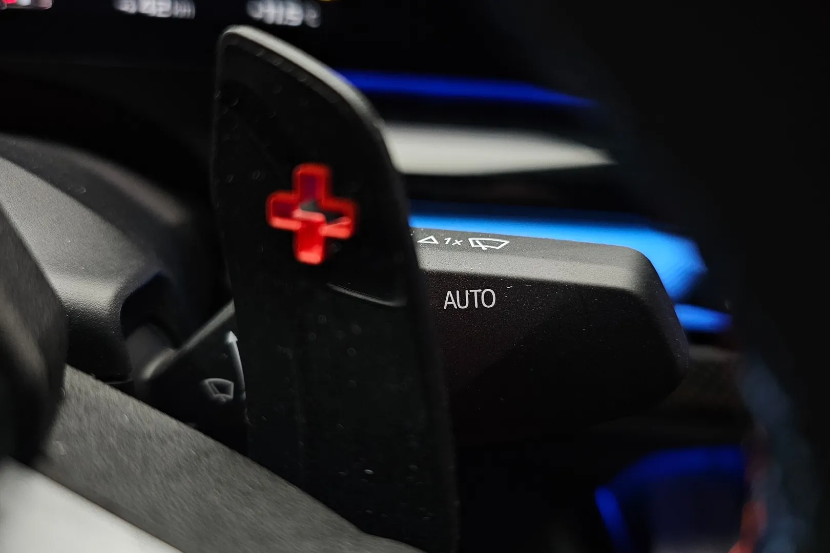 BMW M5 Sedan 2025 4.4 л 727 л.с Гибрид, пробег 5 370 км, Белый, Полный привод, Автомат, авто из Германия, доставка по РФ