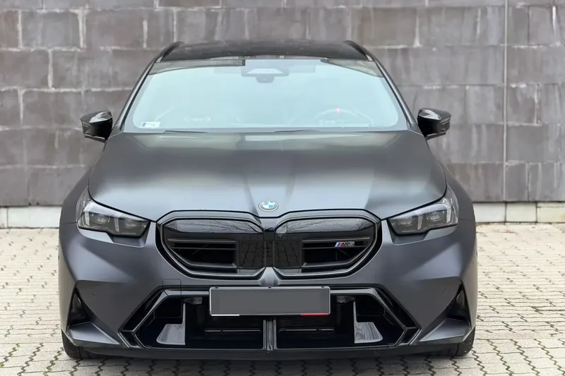 BMW M5 Touring 2025 4.4 л 585 л.с Гибрид, новый авто, Полный привод, Автомат, цвет Серый, страна-производитель — Германия M5 Touring - фото 2
