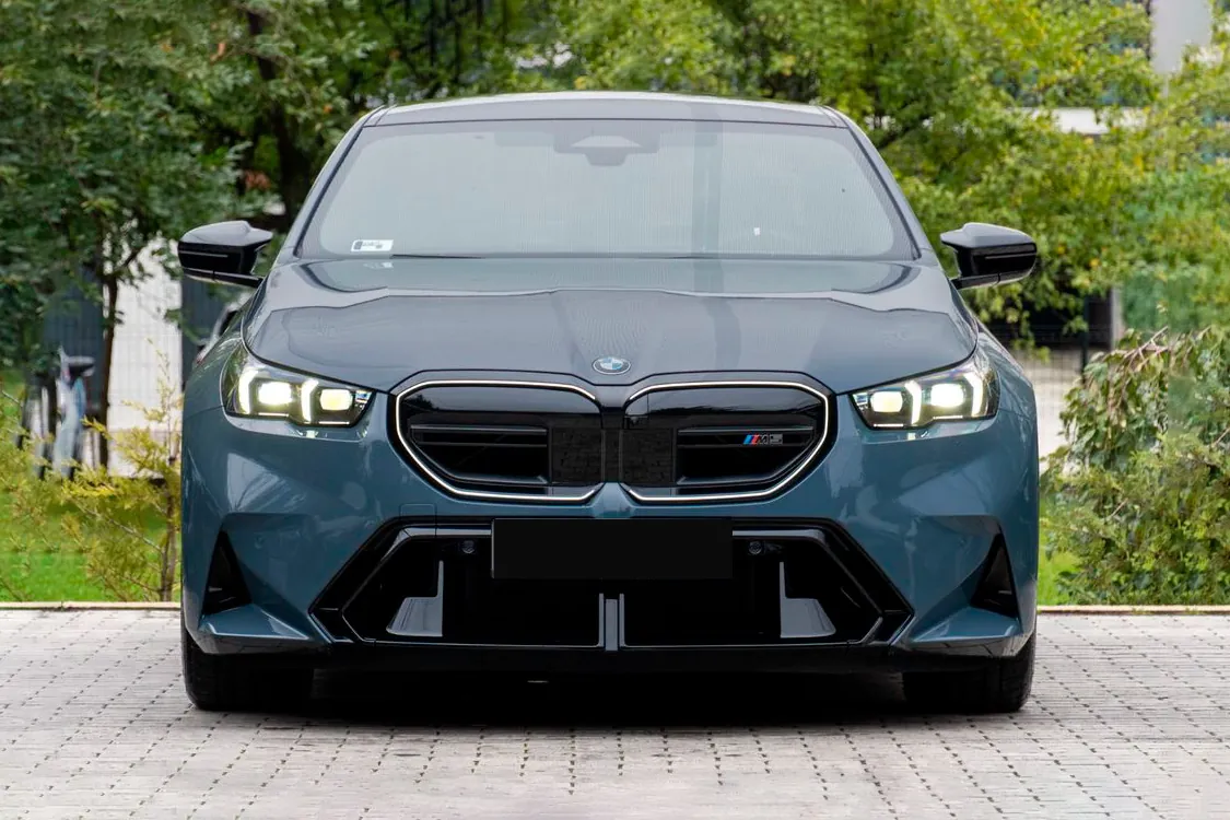 BMW M5 2025 4.4 л 585 л.с Гибрид, новый авто, Полный привод, Автомат, цвет Серый, страна-производитель — Германия