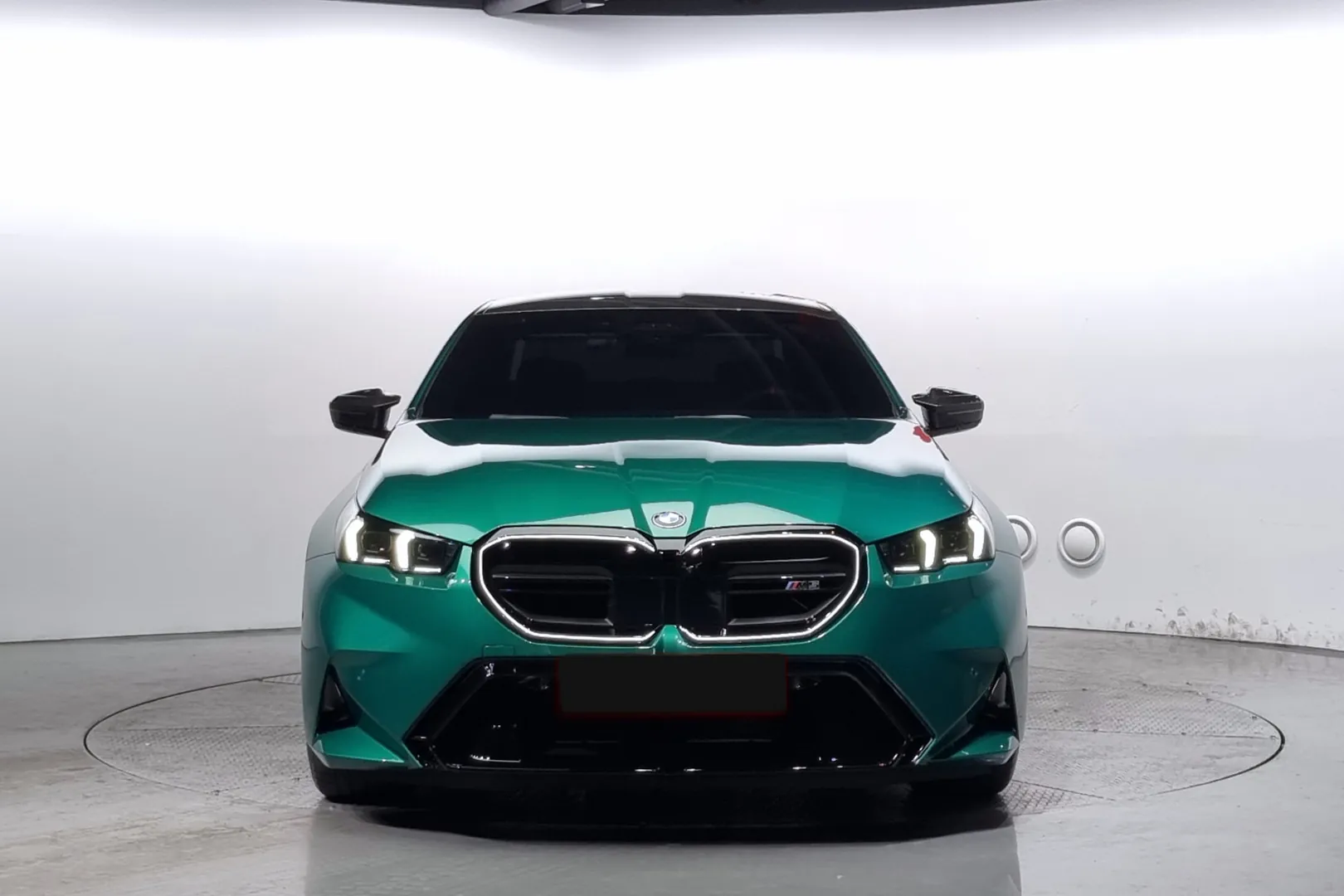 BMW M5 2025 4.4 л 585 л.с Гибрид, новый авто, Полный привод, Автомат, цвет Зелёный, страна-производитель — Германия